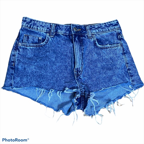 H&M HighWaisted acid washed frayed hem shorts - Picture 2 of 6